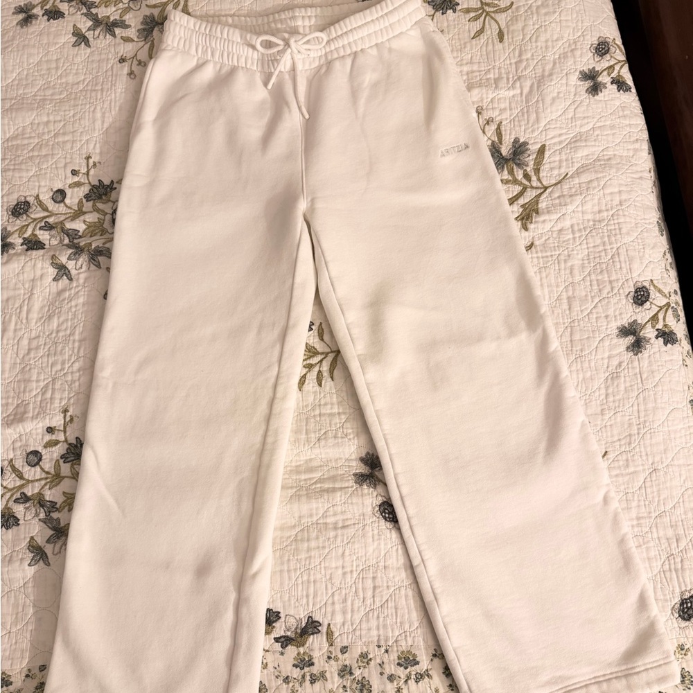 HEMMED ARTIZIA BOYFRIEND FIT FLEECE WHITE SWEATPANTS